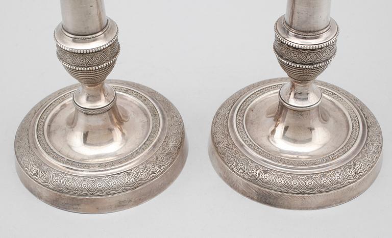 LJUSSTAKAR, 1 par, försilvrad metall, empire, 1800-talets första hälft.