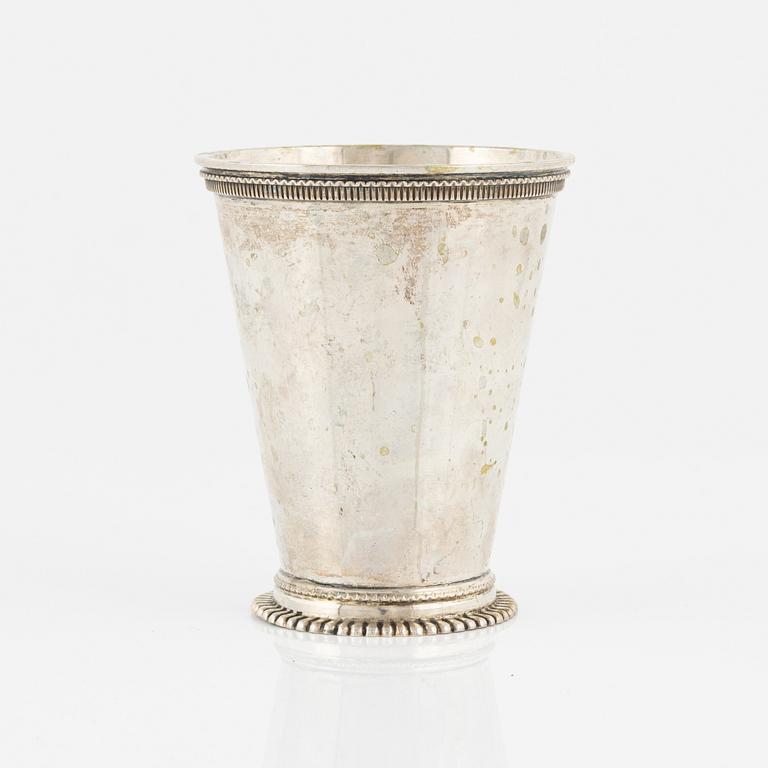 Bestick, brevkniv samt bägare, silver, bl a CG Hallberg Stockholm 1919 (24 delar).