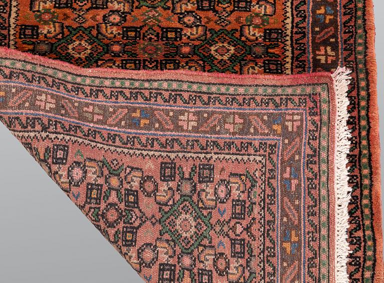 A Hosseinabad runner, approx. 397 x 84 cm.