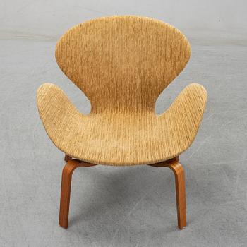 Arne Jacobsen, fåtölj, "Svanen", Fritz Hansen, Danmark.