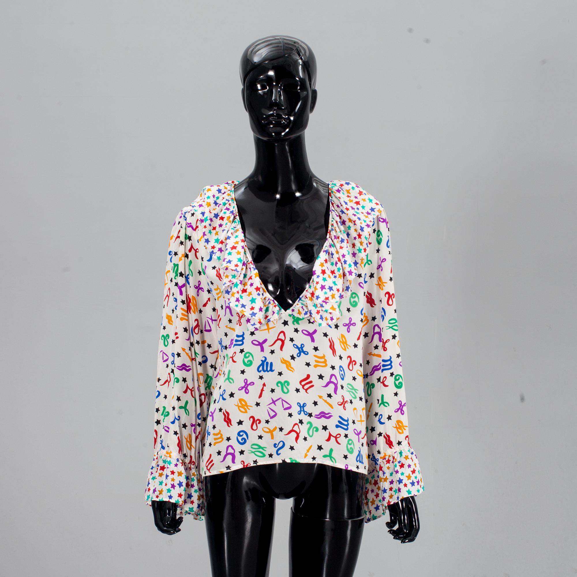 BLUS, Yves Saint Laurent.