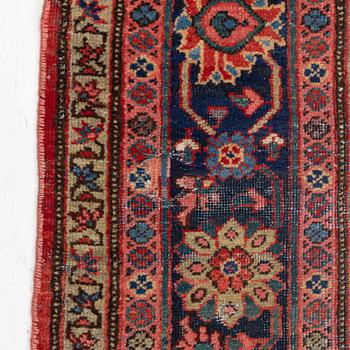 An antique/semi-antique Sarouk / Mahal carpet, c. 505 x 320 cm.