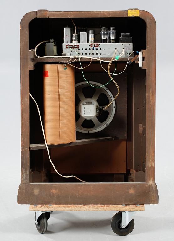 A radio by Philco, model 40-190, first half of the 20th century.