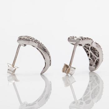 A pair of 18K white gold earrings with diamonds ca. 1.68 ct in total.