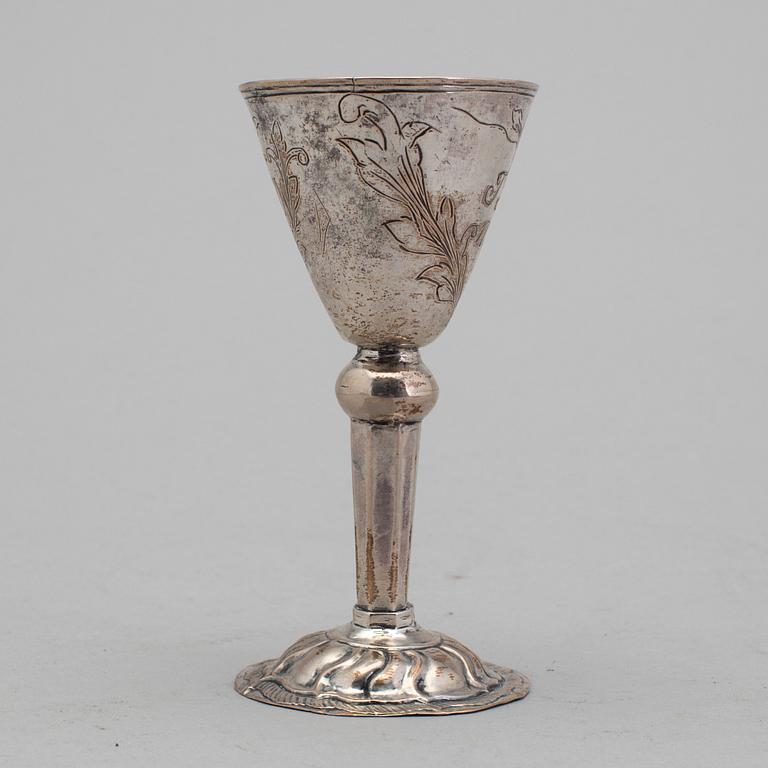 A 18th century silver cup, unmarked.