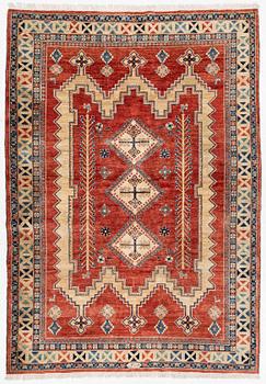 An Oriental carpet, approx. 290 x 204 cm.