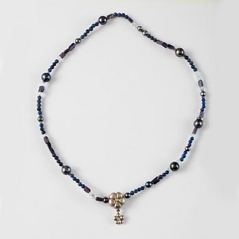 COLLIER, Ole Lynggaard, pärlor, lås med berlock 18k vitguld med 3 briljantslipade diamanter.