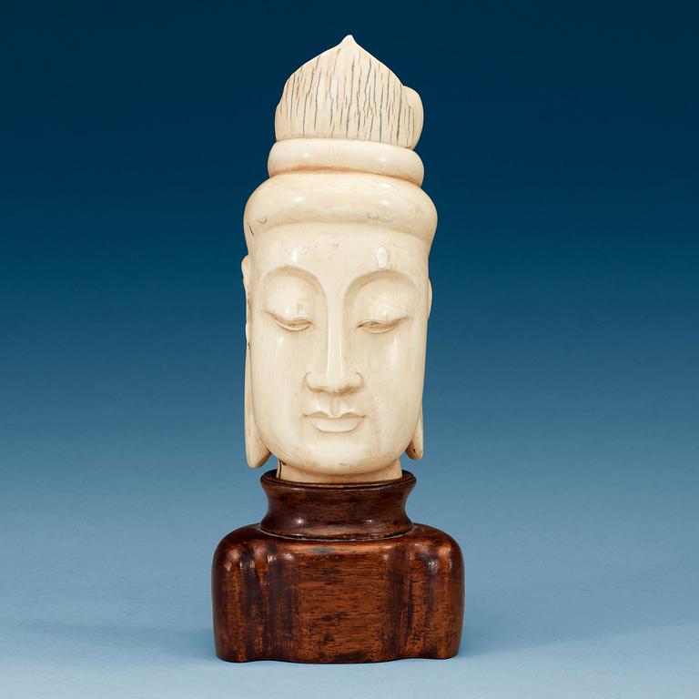 GUANYIN, elfenben. Qing dynastin (1644-1912).