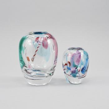 VASER, 2 st, glas, Bertil Vallien, Kosta Boda Atelier, sent 1900-tal.