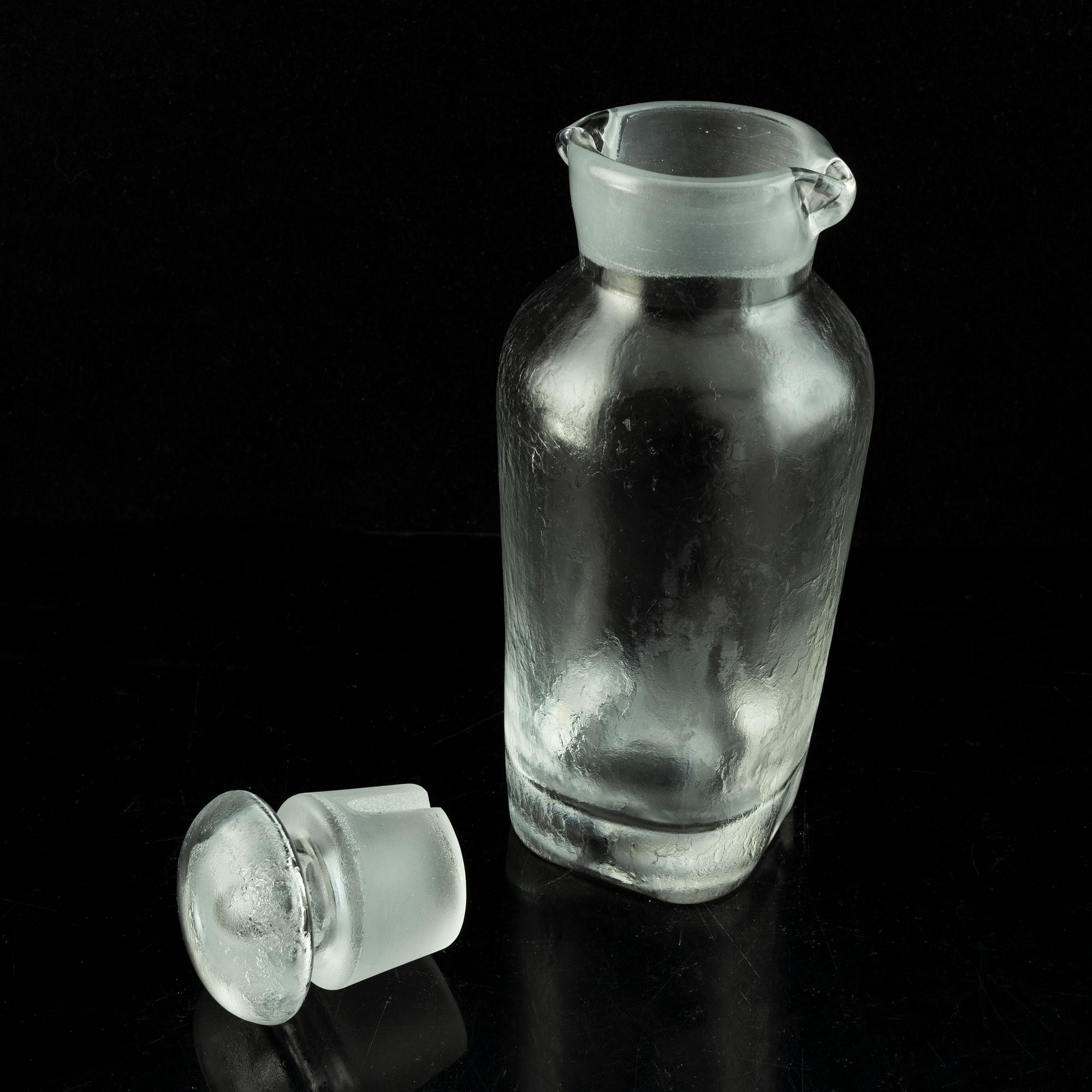 Vicke Lindstrand, a 19-piece 'Iced' glass service, Orrefors.