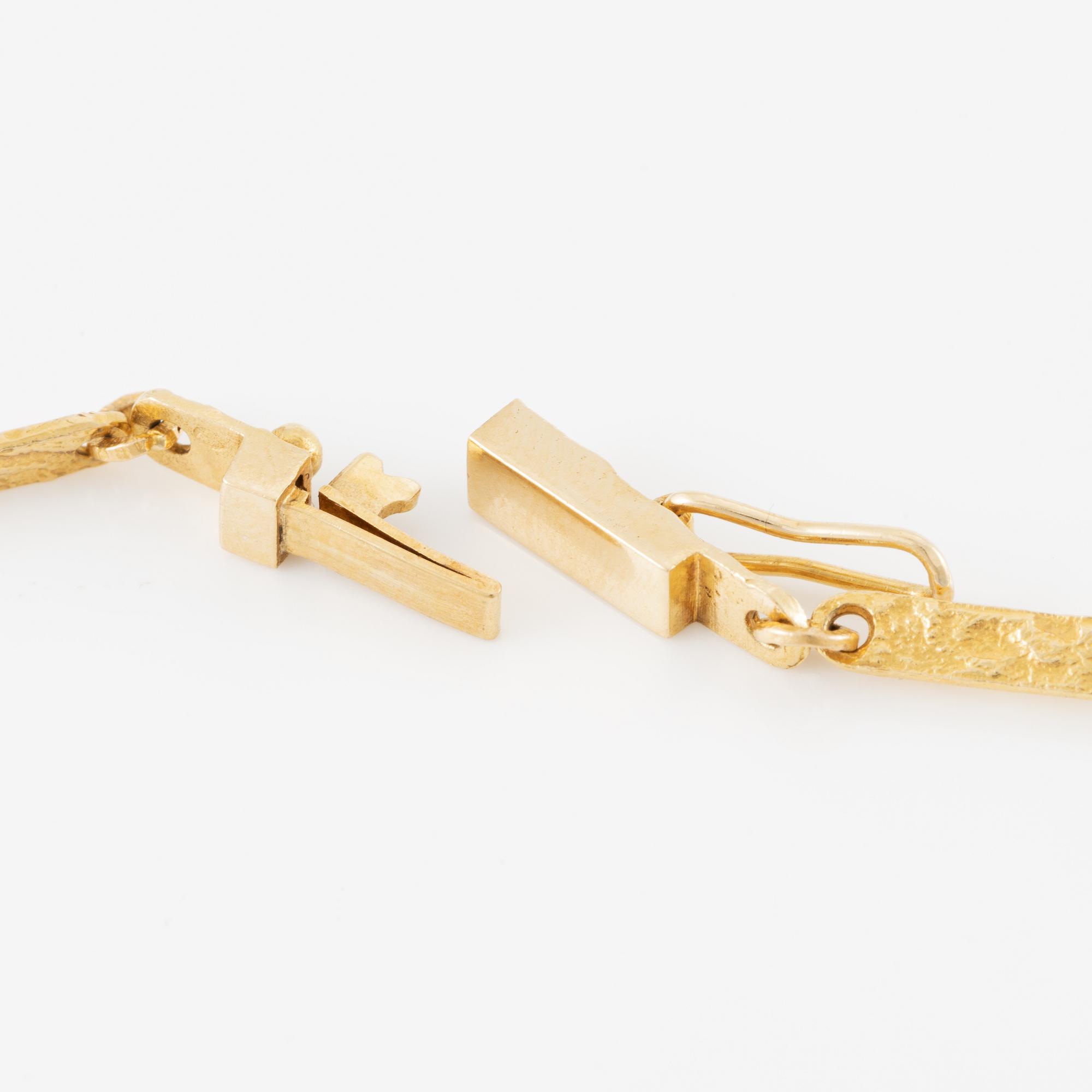 Björn Weckström, A necklace in 18K gold with agate "Kultapuu" for Lapponia, Finland.