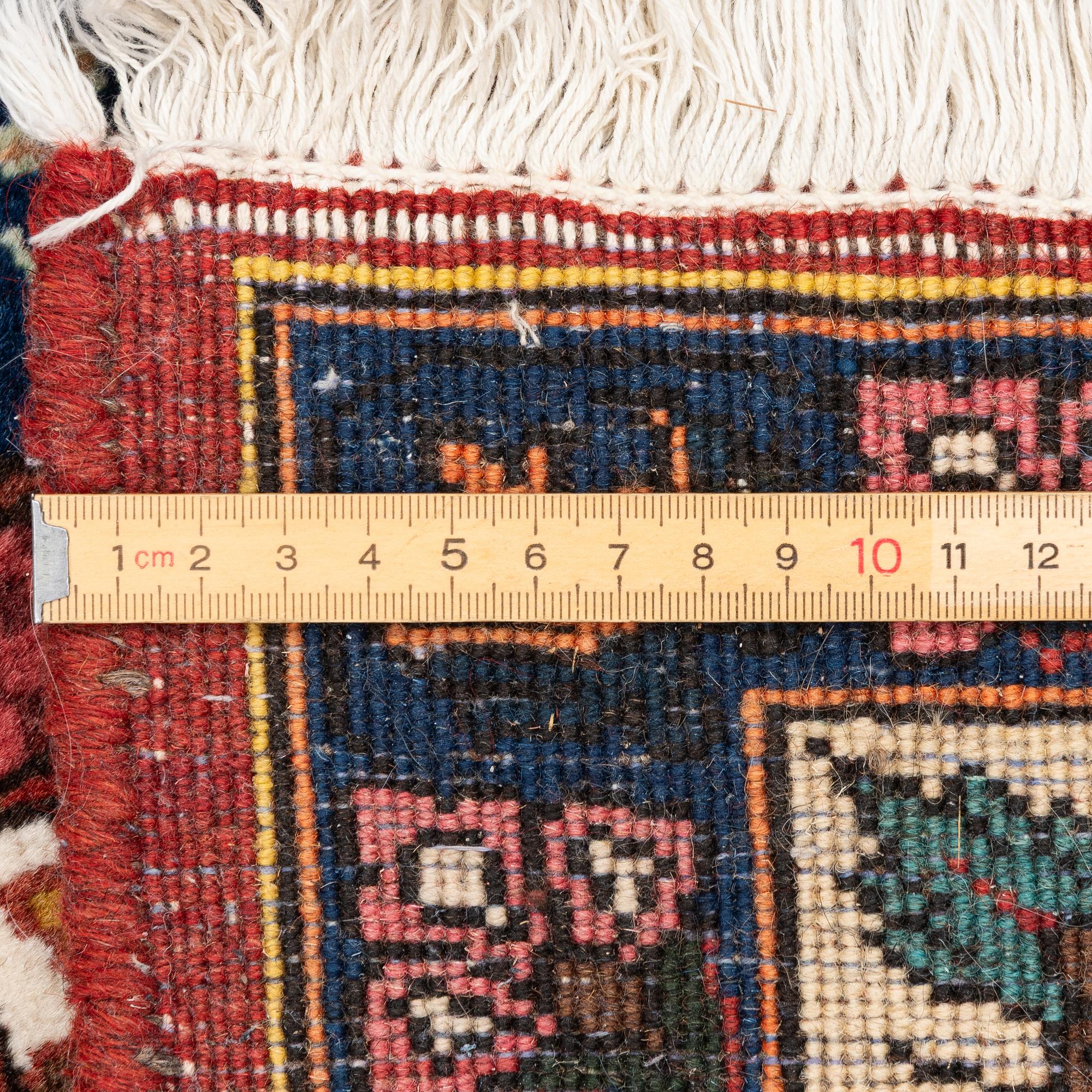 A Bakhtiari carpet, c. 307 x 207 cm.