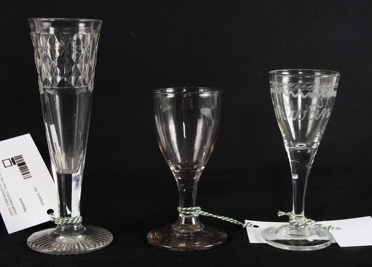 STARKVINGLAS OCH CHAMPAGNESTRUT, 3 delar. Glas, bl.a 1800-tal.