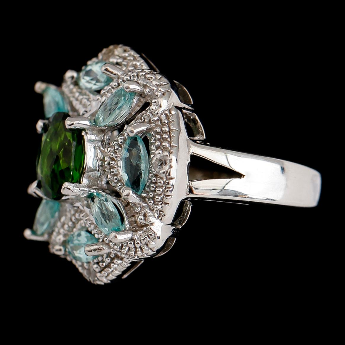 RING, sterlingsilver, topas, apatit och diopsid. Vikt ca 6,1 g.
