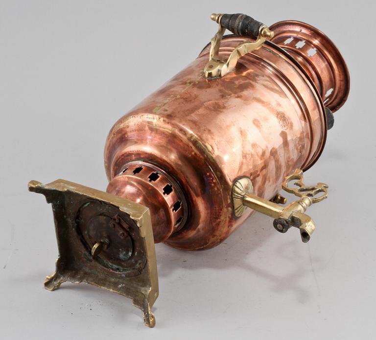 SAMOVAR, koppar och gulmetall, runt sekelskiftet 1900.