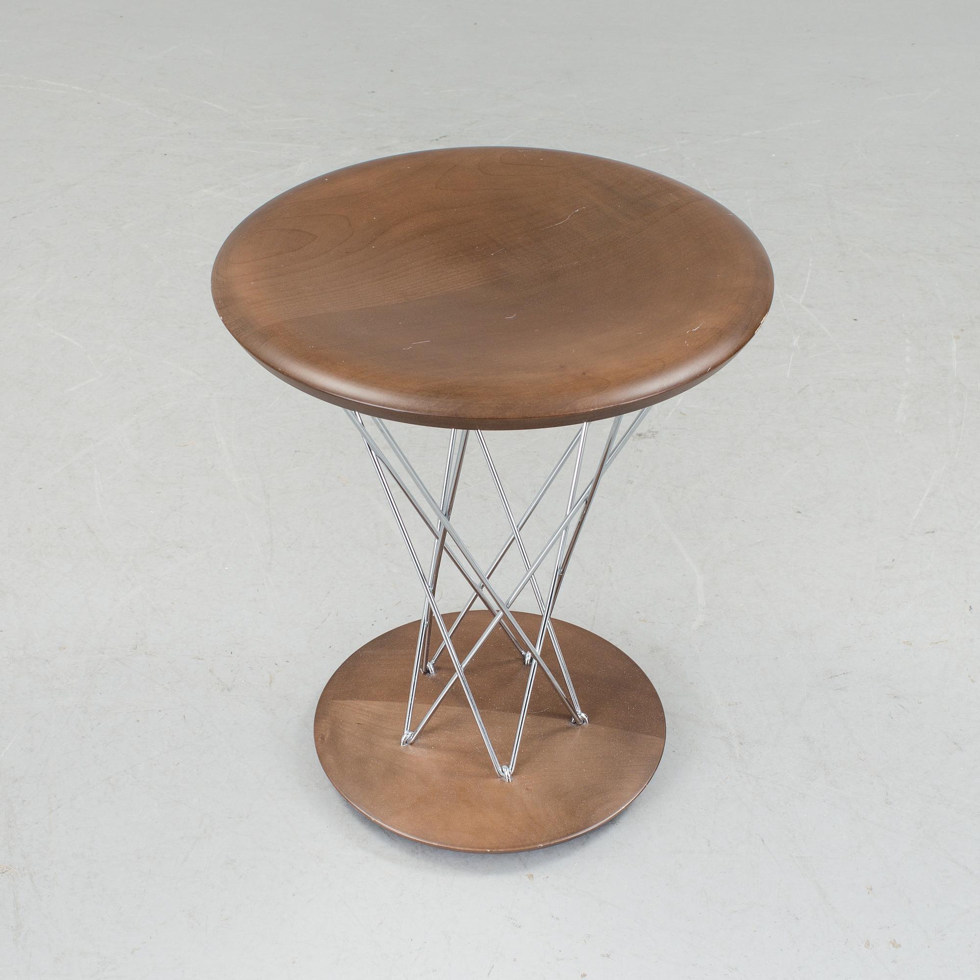 ISAMU NOGUCHI, pall "High Rocking Stool", Vitra Design Museum, Knoll Studio, 2001.