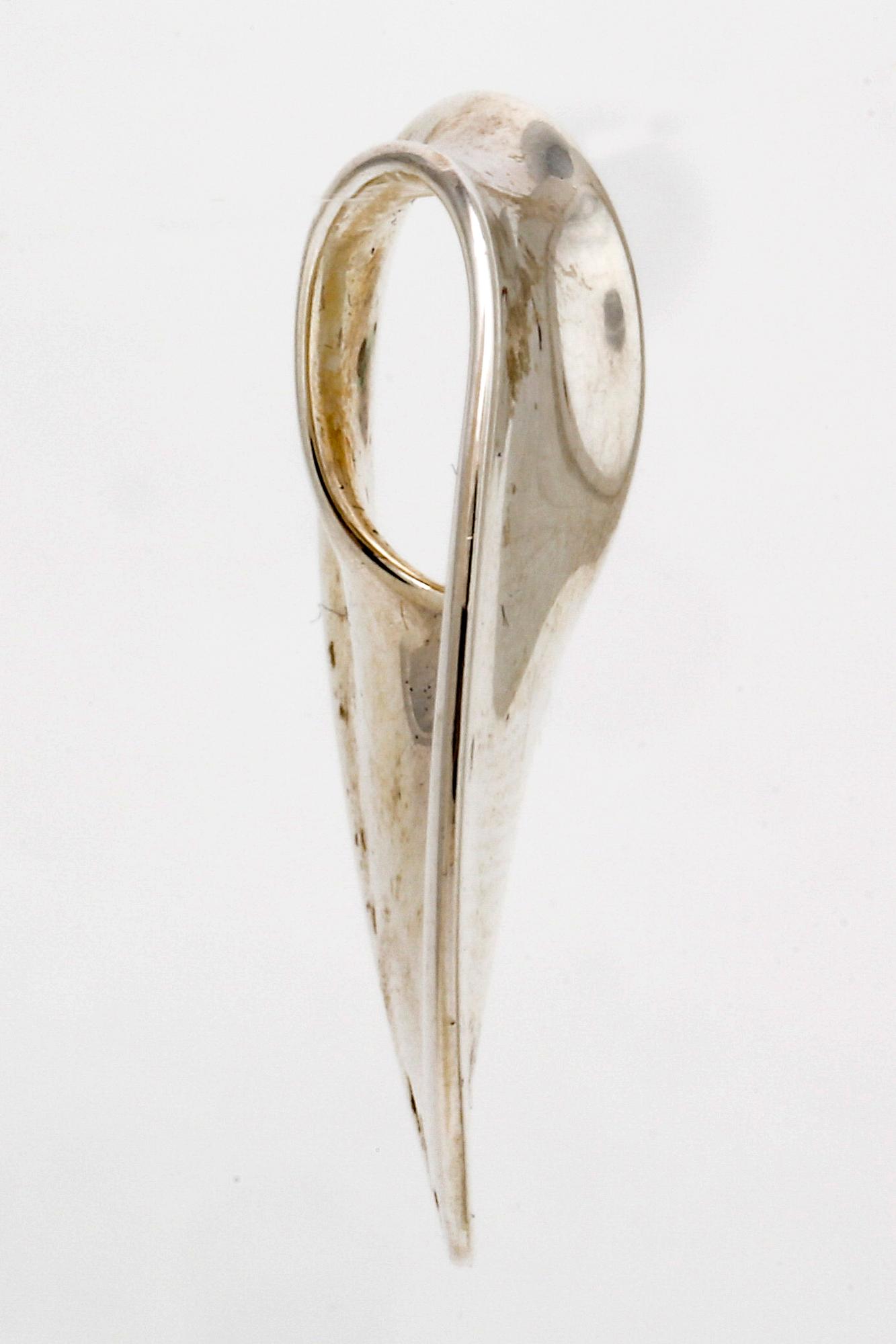 Torun Bülow-Hübe, Georg Jensen, hänge sterling silver, nr 374 "Möbius" small, approx 3 x 3 cm, original case and box.