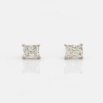 Örhängen med radiantslipade diamanter totalt 1,01 ct, med GIA dossier.