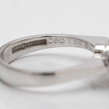 18K white gold ring with aquamarine and diamonds.
