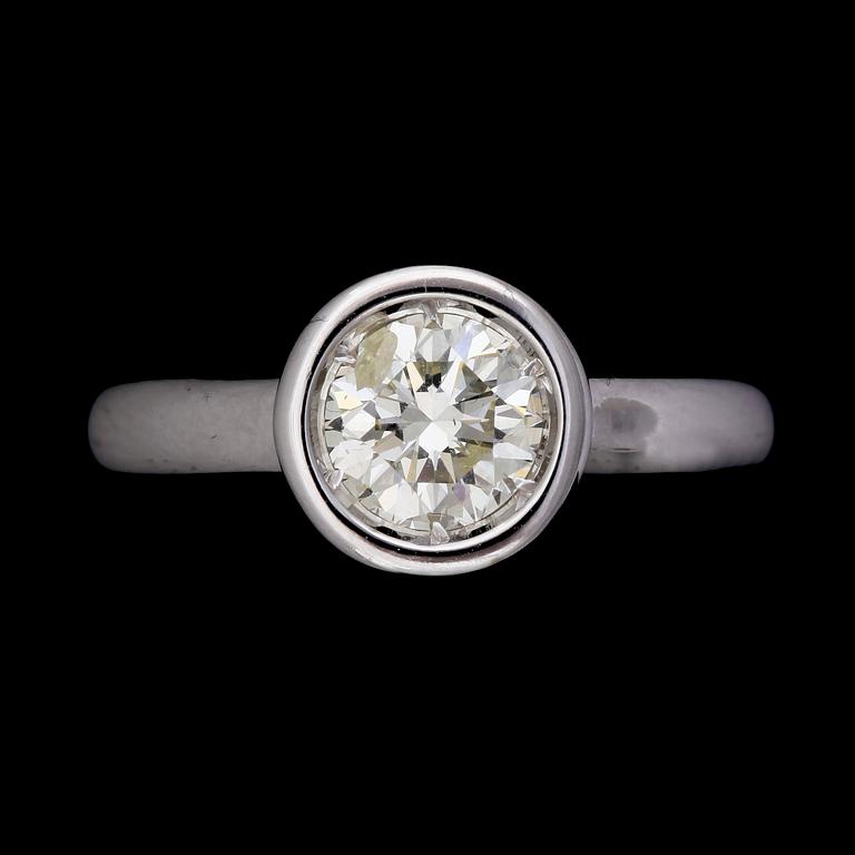 RING, 18k vitguld med briljantslipad diamant ca 1,00ct. Vikt 5,4g.