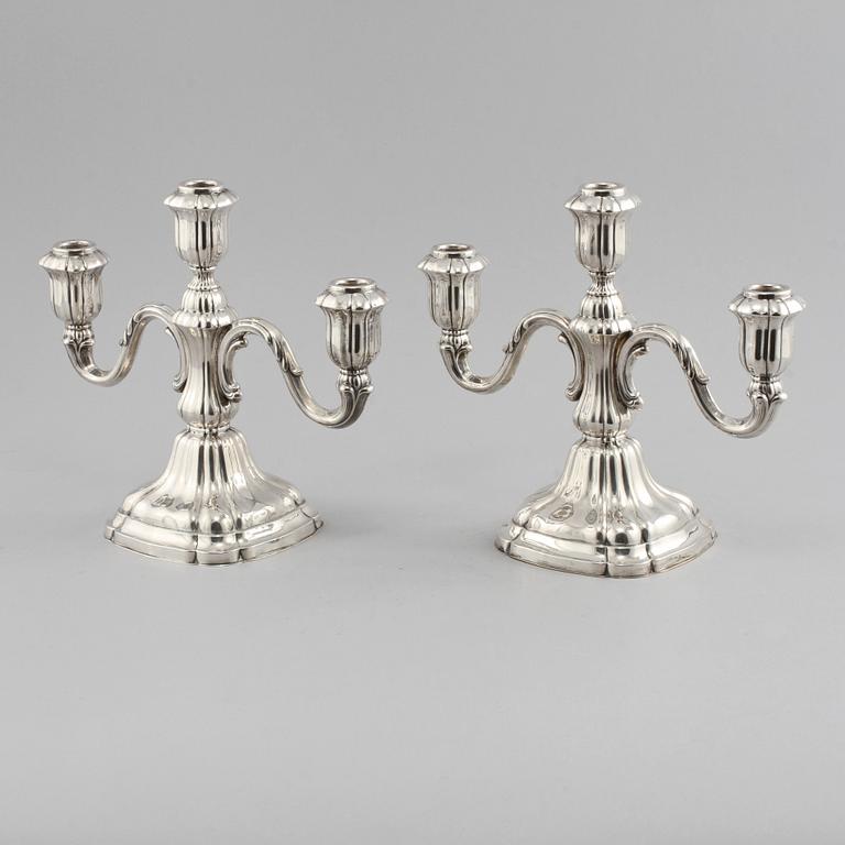 KANDELABRAR, ett par, silver, svenska importstämplar, 1900-tal.
