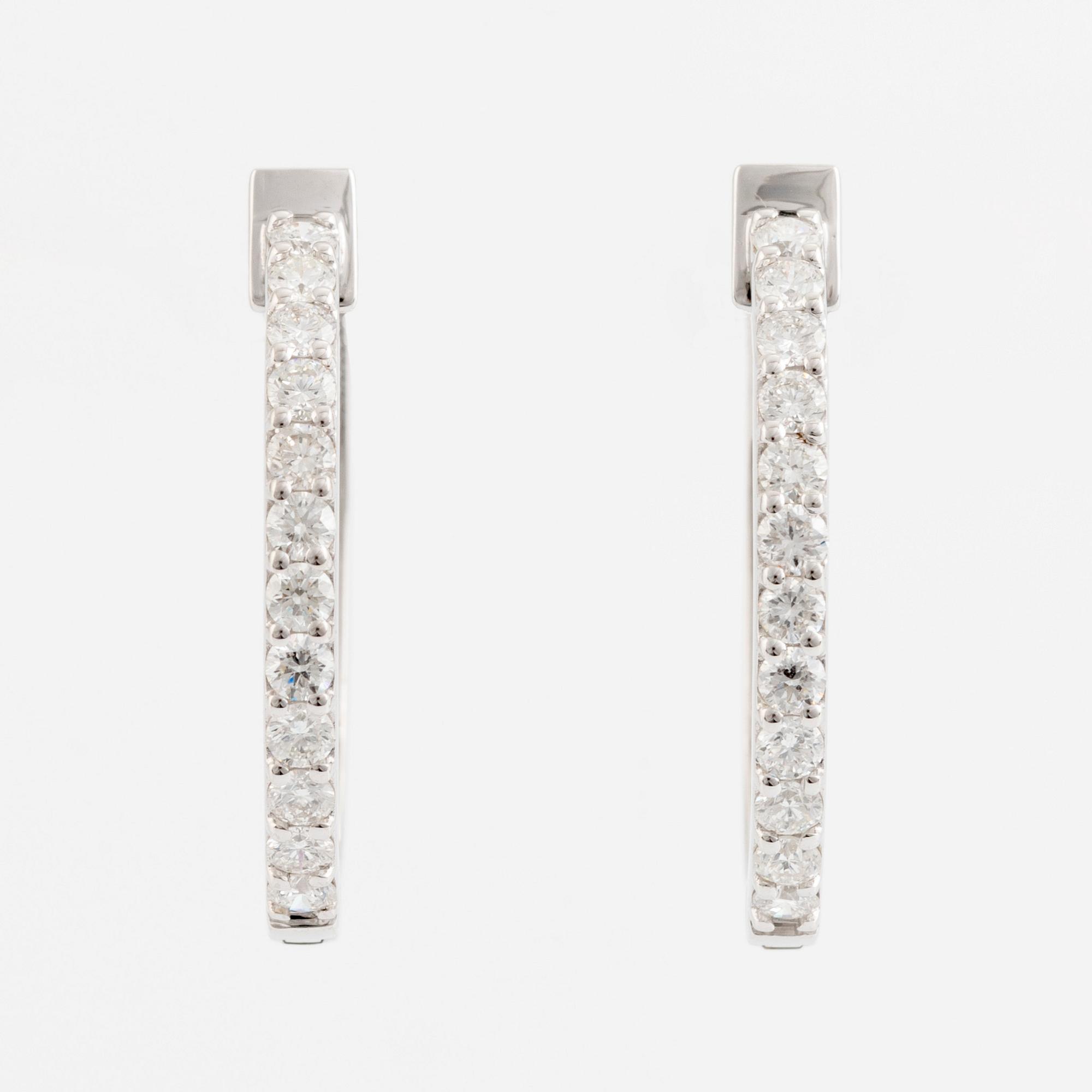 Brilliant cut diamond hopp earrings.