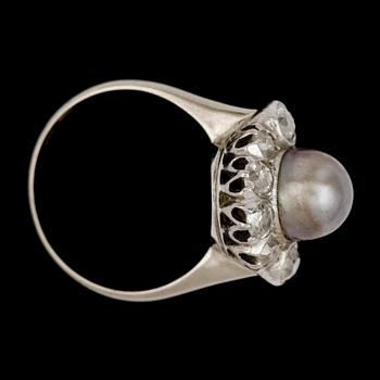 A natural grey pearl set with antique cut diamond ring, tot. 1.40 cts.