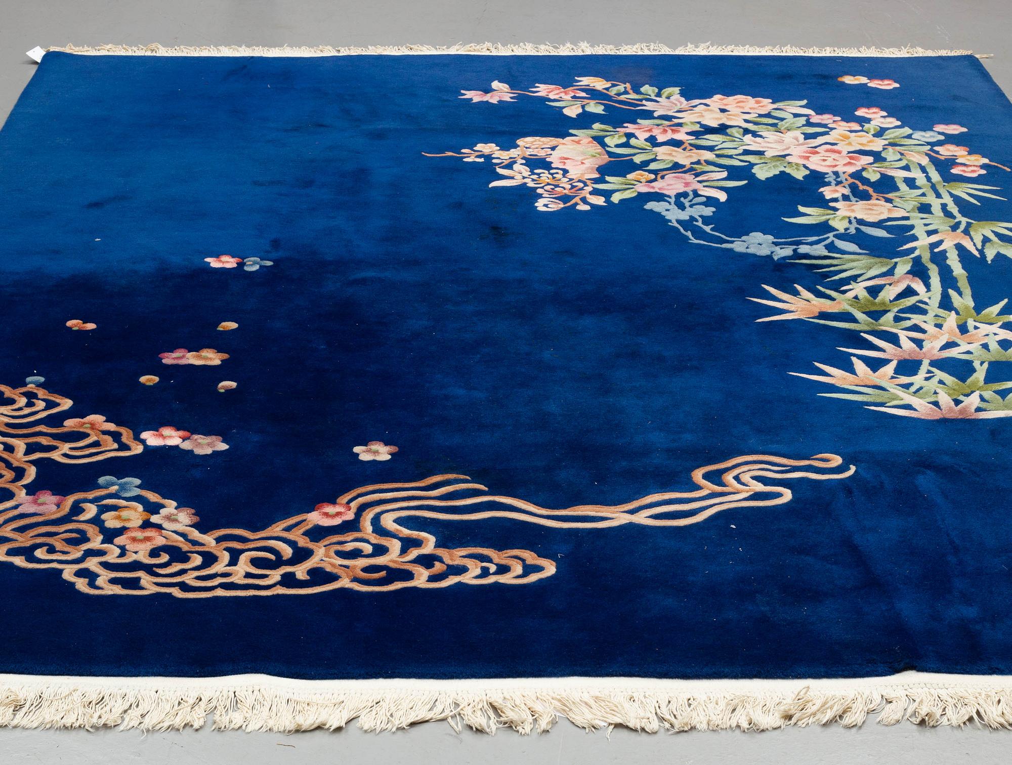 A CARPET, China, ca 304,5 x 242,5 cm (as well as 3 cm flat weave at the ends).