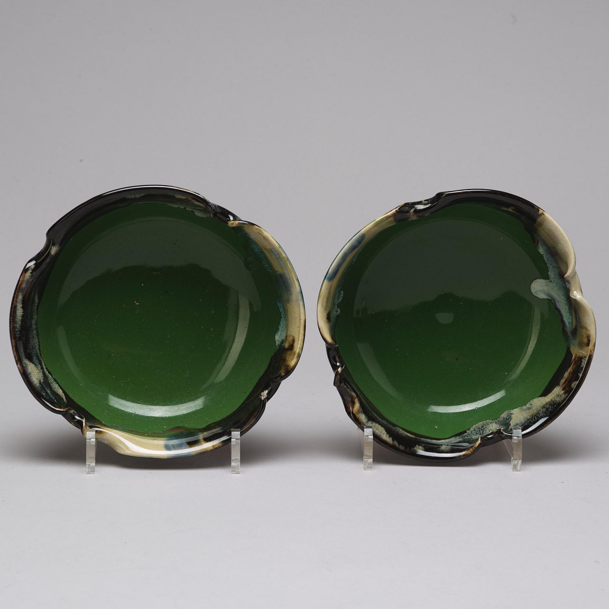 A set of two Japanese censers and two Japanese bowls, 20th Century.