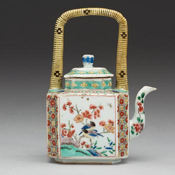 TEKANNA med LOCK, porslin. Qing dynastin, Kangxi (1662-1722).