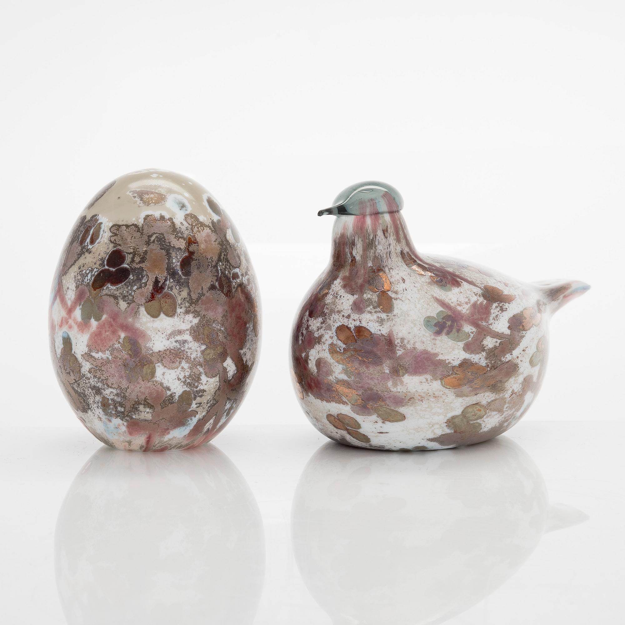 Oiva Toikka, A glass bird 'Cucunor' and an egg, signed O. Toikka Nuutajärvi.
