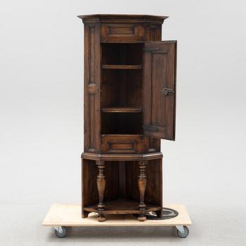 A Boroque corner cabinet, first half of the 18th Century.