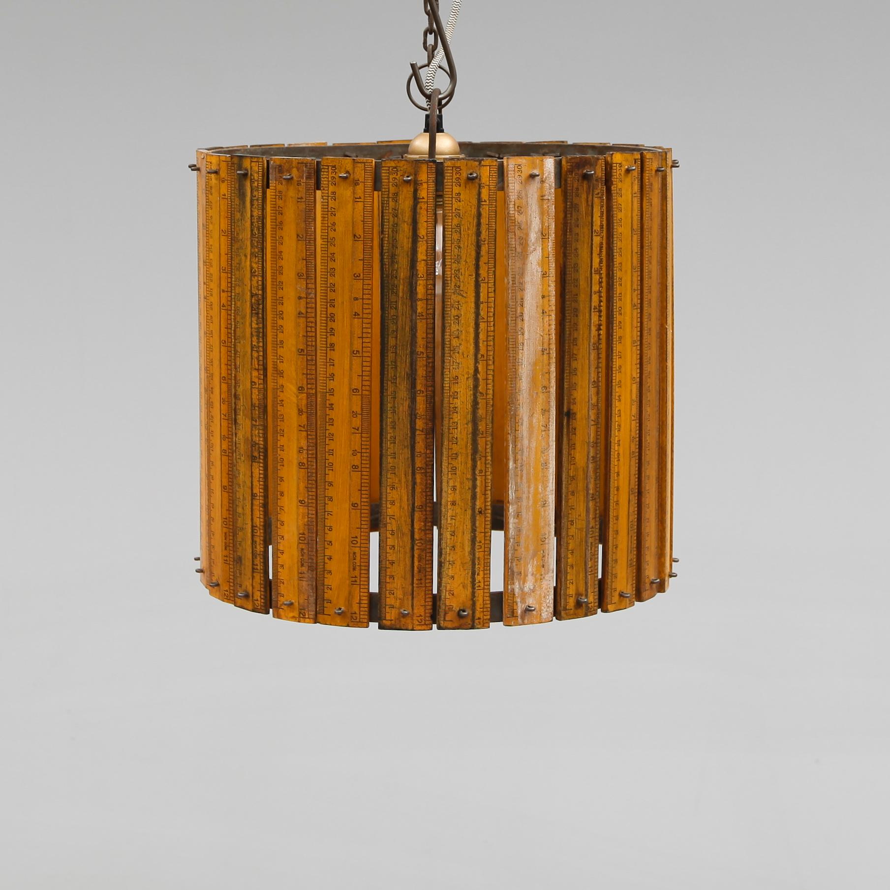 TAKLAMPA, 1900-talets andra hälft, höjd 31 cm.