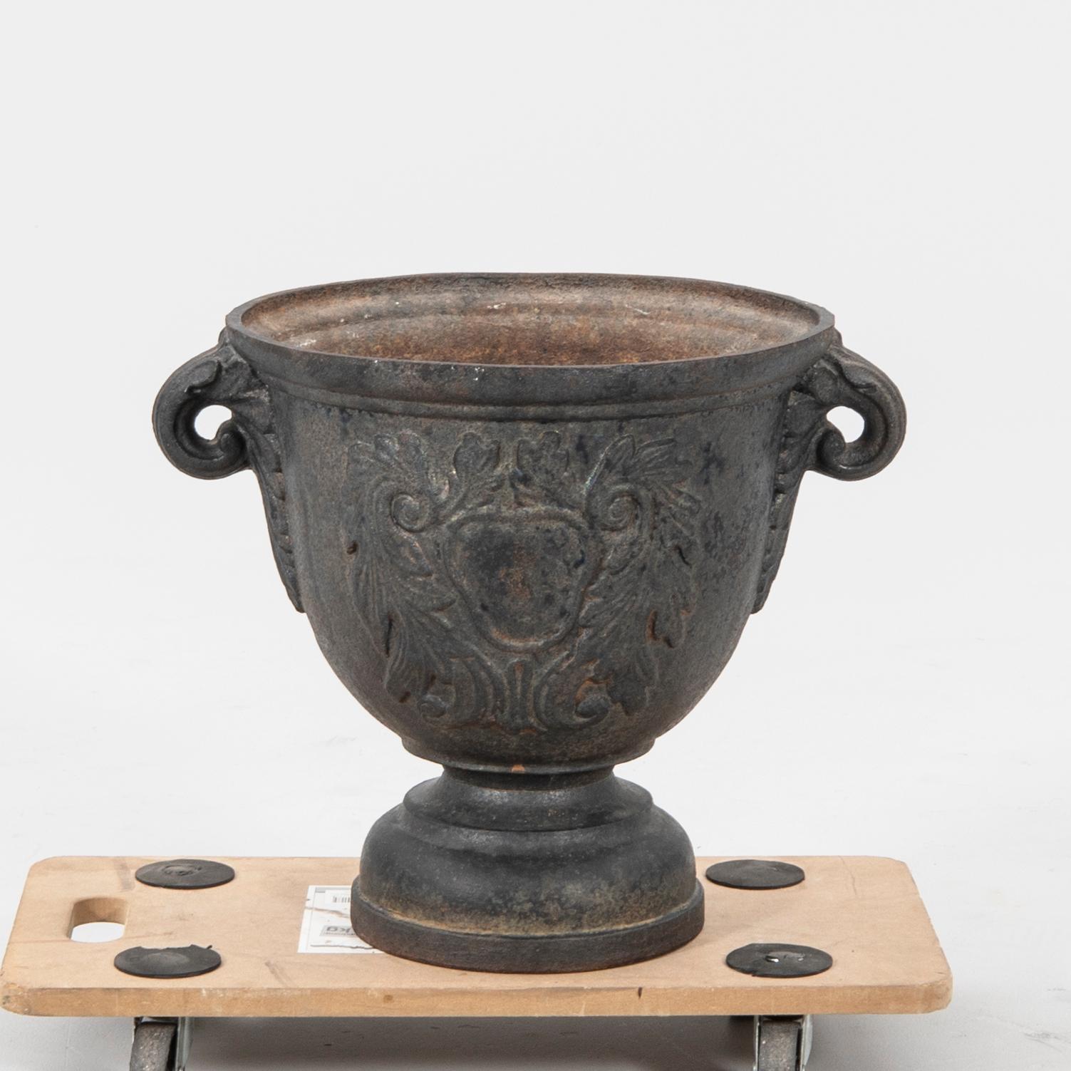 Trädgårdsurna 1900-talets först hälft gjutjärn.