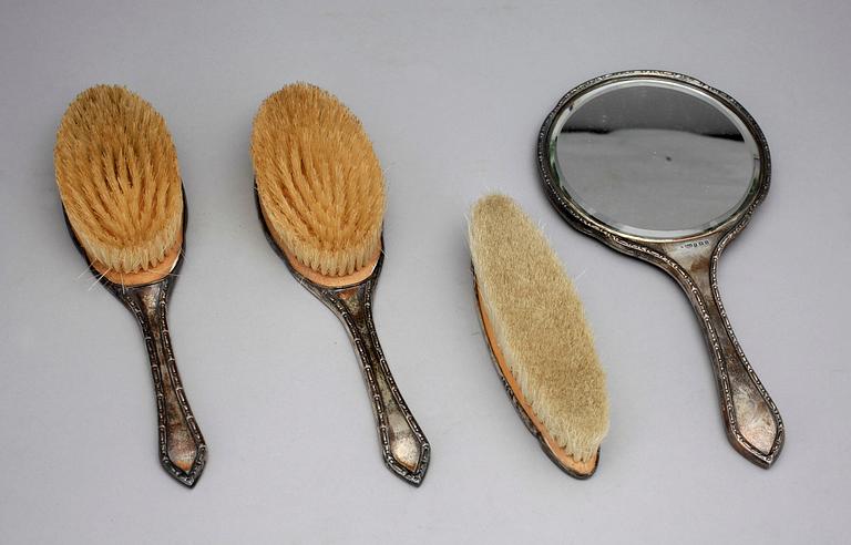 TOILETTESET, 4 delar, silver, Birmingham, England, 1919.