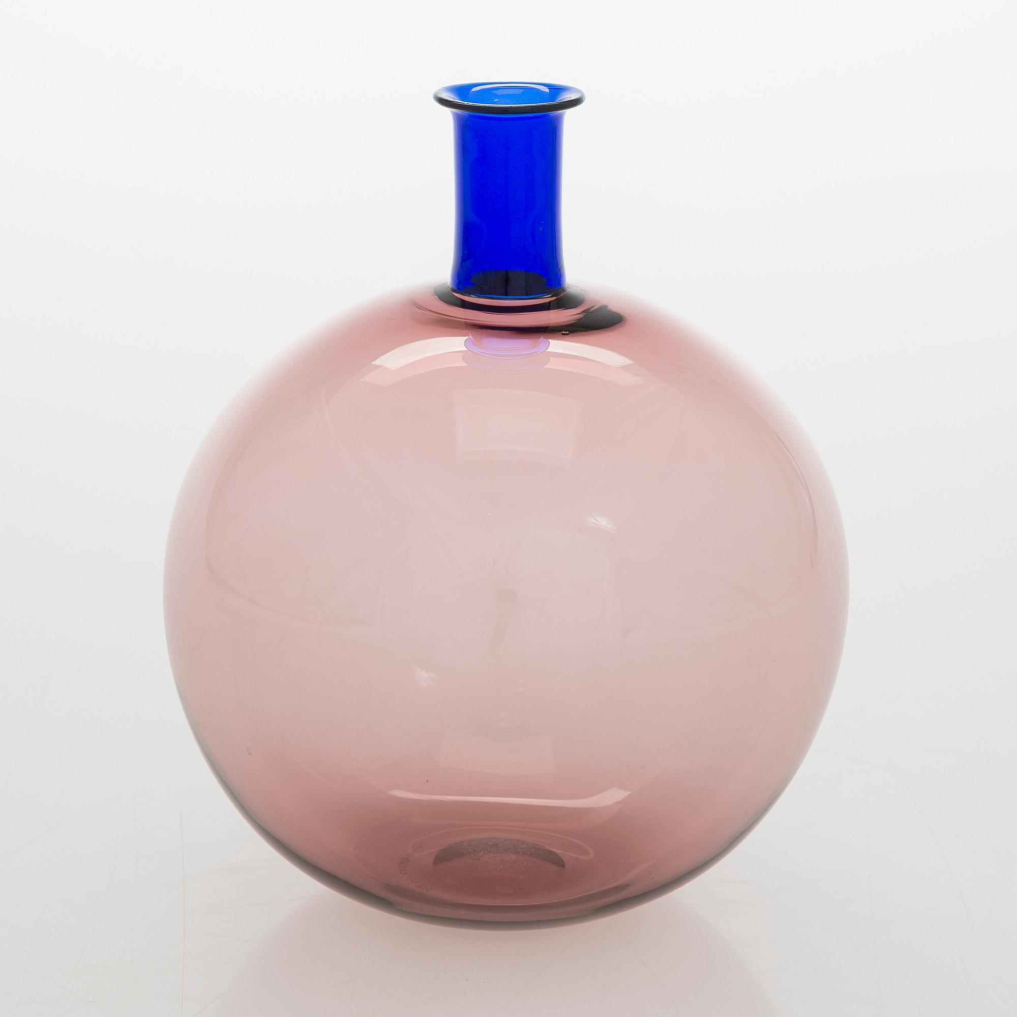 A Venini glass bottle, signed Venini 89.