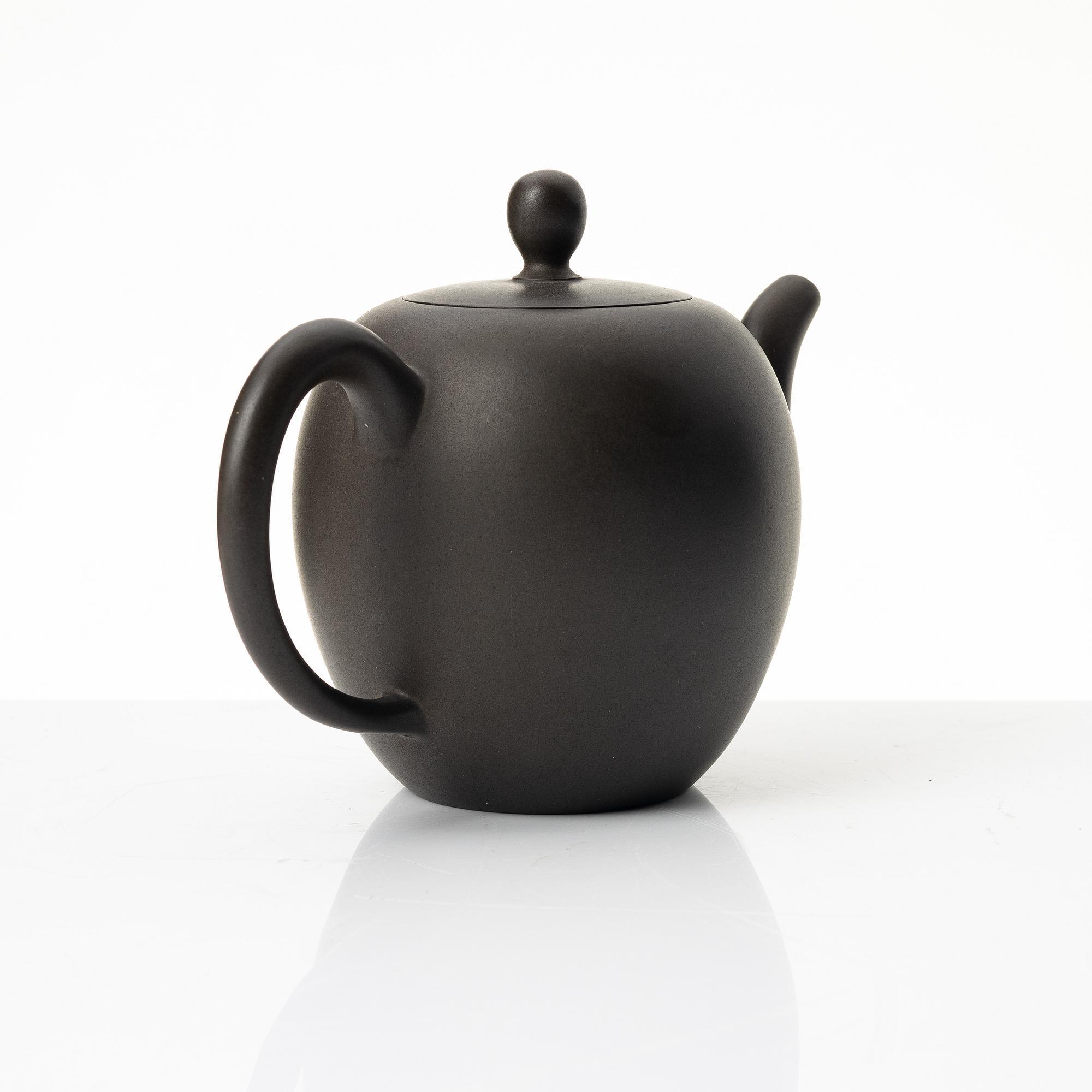 Gu Jingzhou, A dark yixing teapot, 1980s.