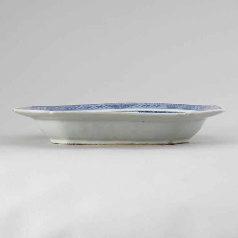 SKÅLFAT, porslin, Kina, 1800-talets första hälft.