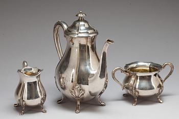 KAFFESERVIS, 3 delar, rokokostil, silver, C G Hallberg, 1930-tal. Ca 1000 g.