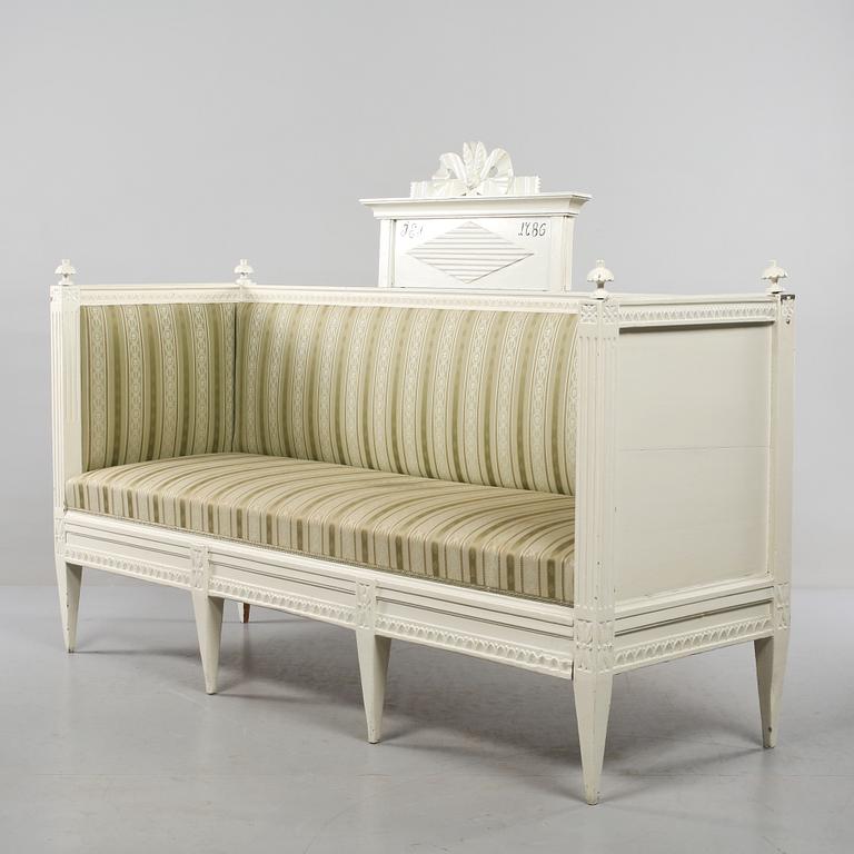 SOFFA, sengustaviansk, omkring år 1800.