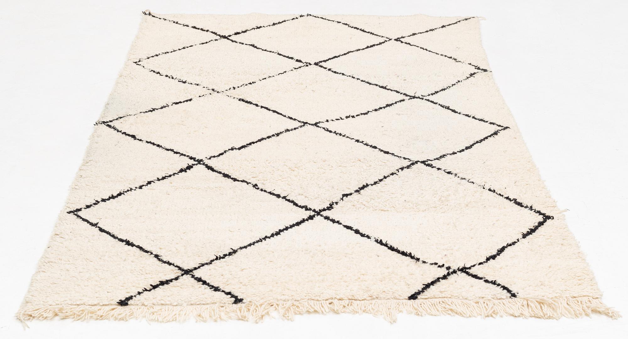 A carpet, Morocco, Beni Ourain, ca 275 x 159 cm.