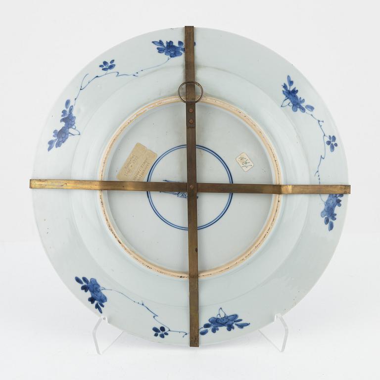 A blur and white porcelain dish, China, Kangxi (1662-1722).