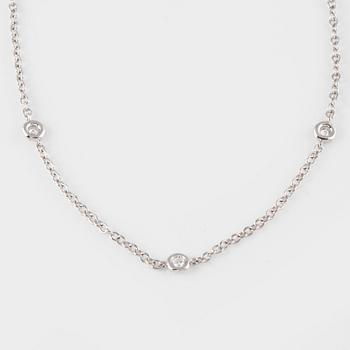 COLLIER, 18K vitguld med 12 briljantslipade diamanter ca 0.30 ct. Vikt 3,8 gram.