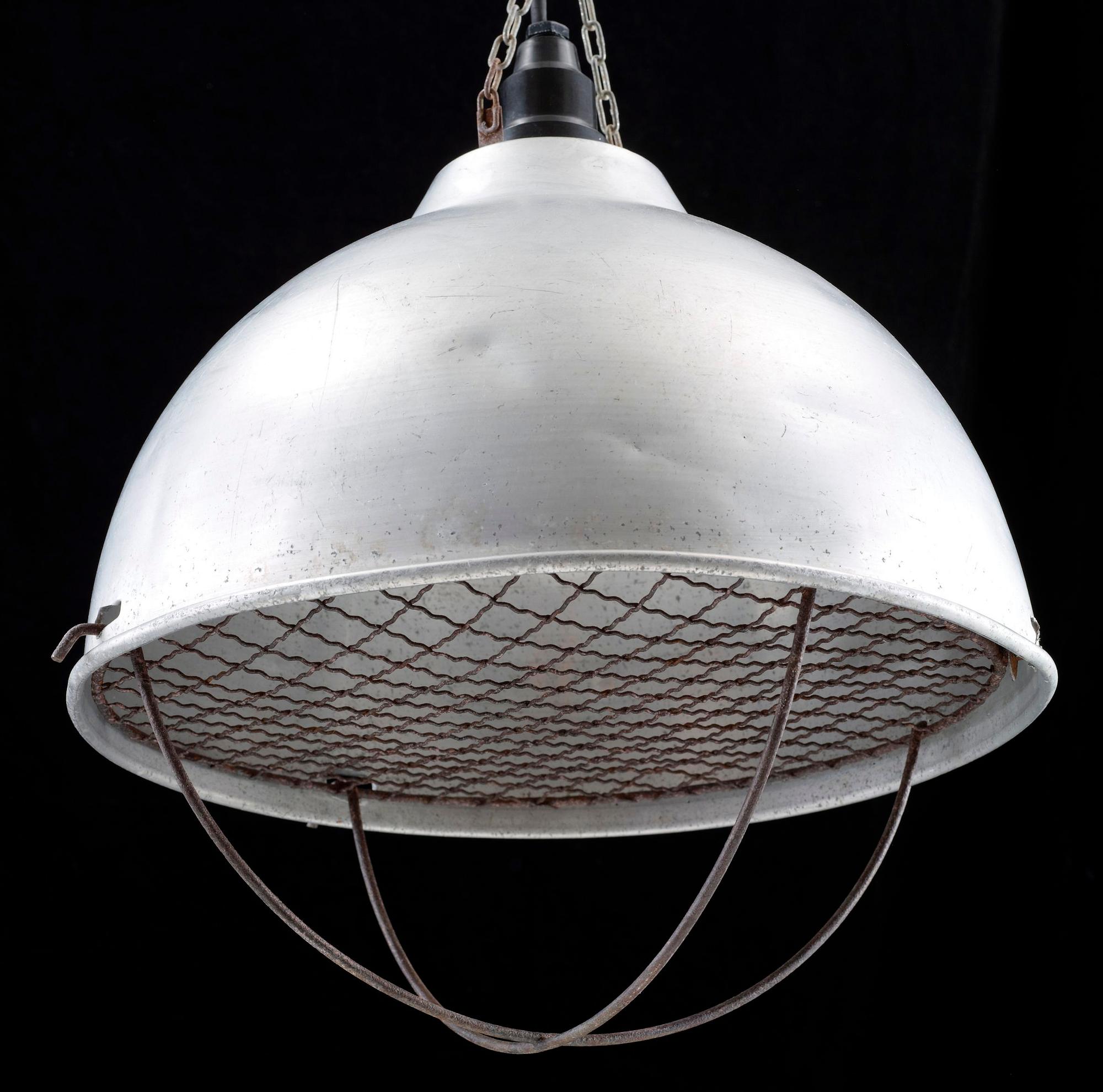 INDUSTRILAMPA, metall, 1900-talets andra hälft. Diam 40.