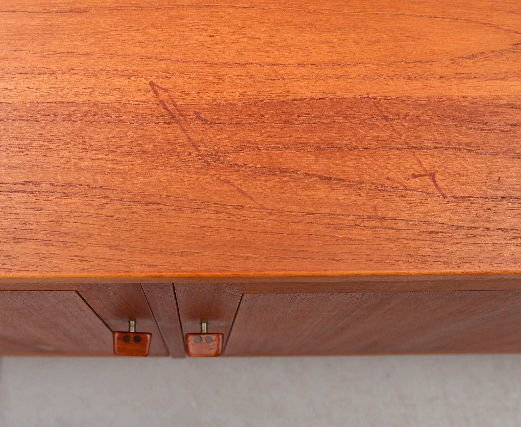 SIDEBOARD, "Domi Monté", Nils Jonsson, Troeds, Bjärnum, 1900-talets andra hälft.