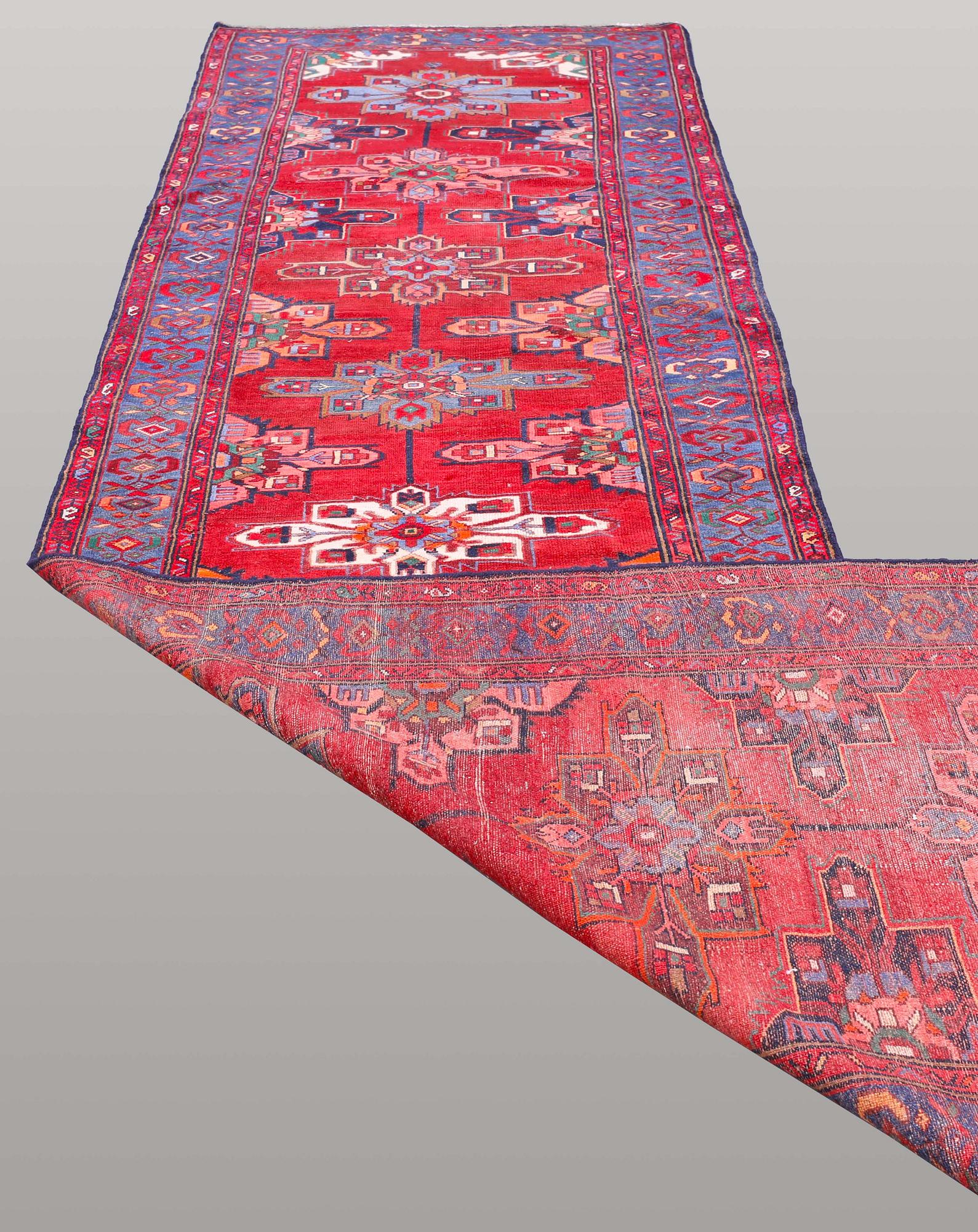 Malayer, ca 495 x 117 cm.