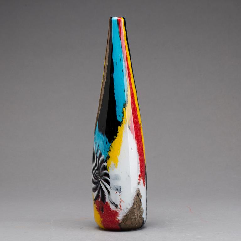 AN AURELIANO TOSO MURANO GLASS VASE, labelled.
