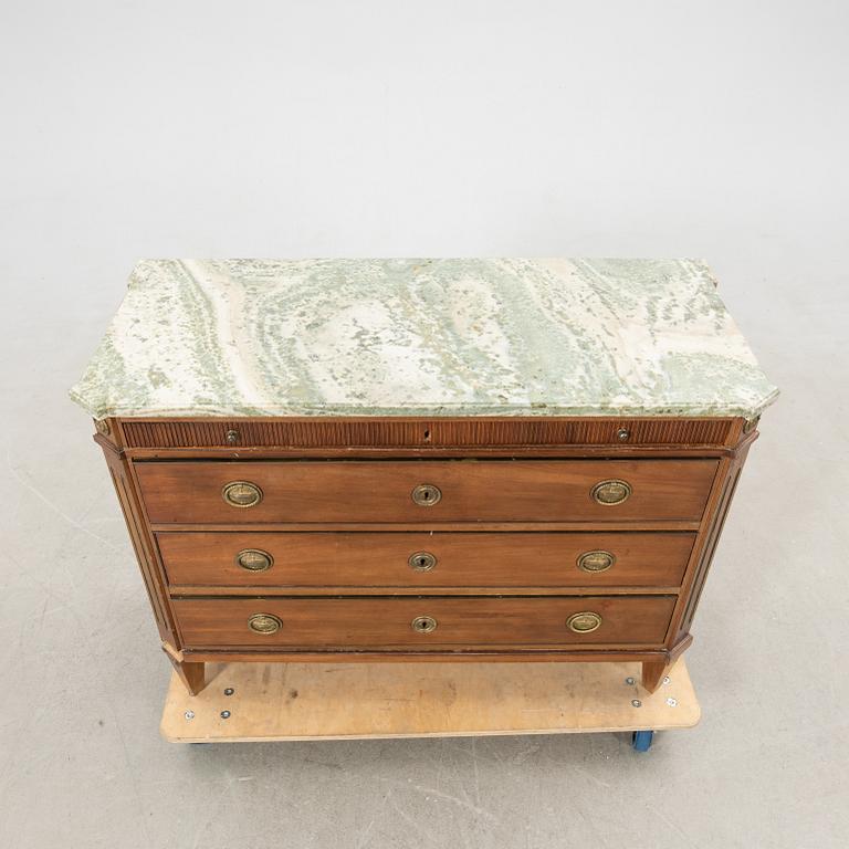 Chest of drawers, Gustavian style, early 19th century.