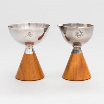 ANNA-GRETA EKER, A silver and mahogany sugar bowl and cream jug set, Auran Kultaseppä, Turku 1965.