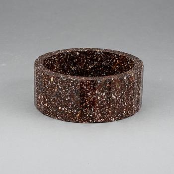 SMÖRASK, porfyr, 1800-talets mitt.